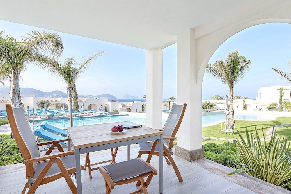 Suite (Laguna- Family area)