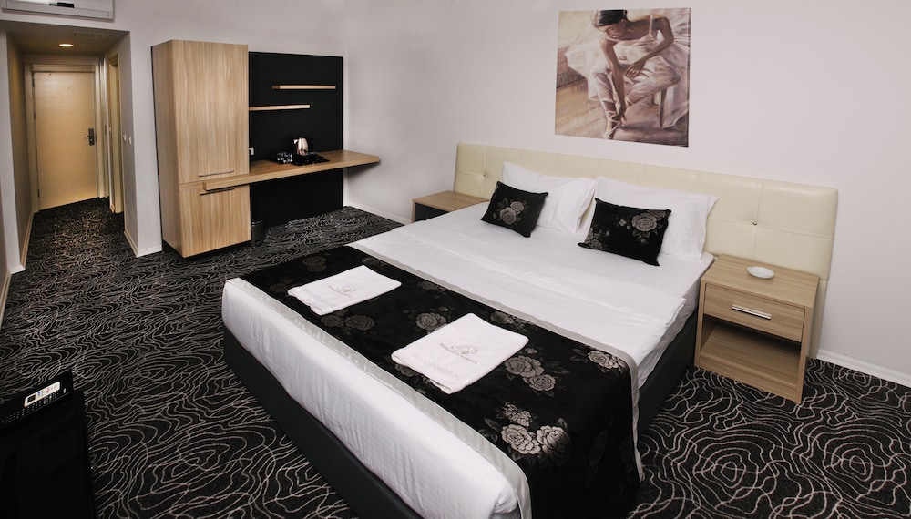 Deluxe Studio, 1 Bedroom, Smoking photo 1
