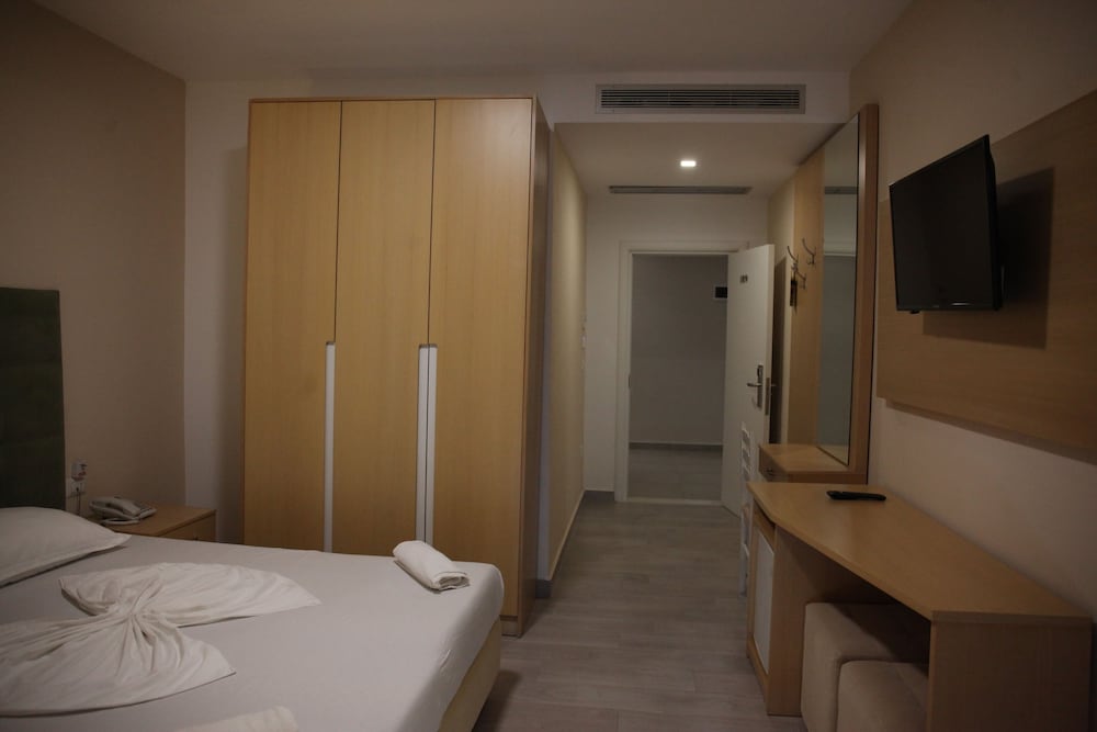 Standard Suite, Multiple Bedrooms, Balcony, City View photo 2