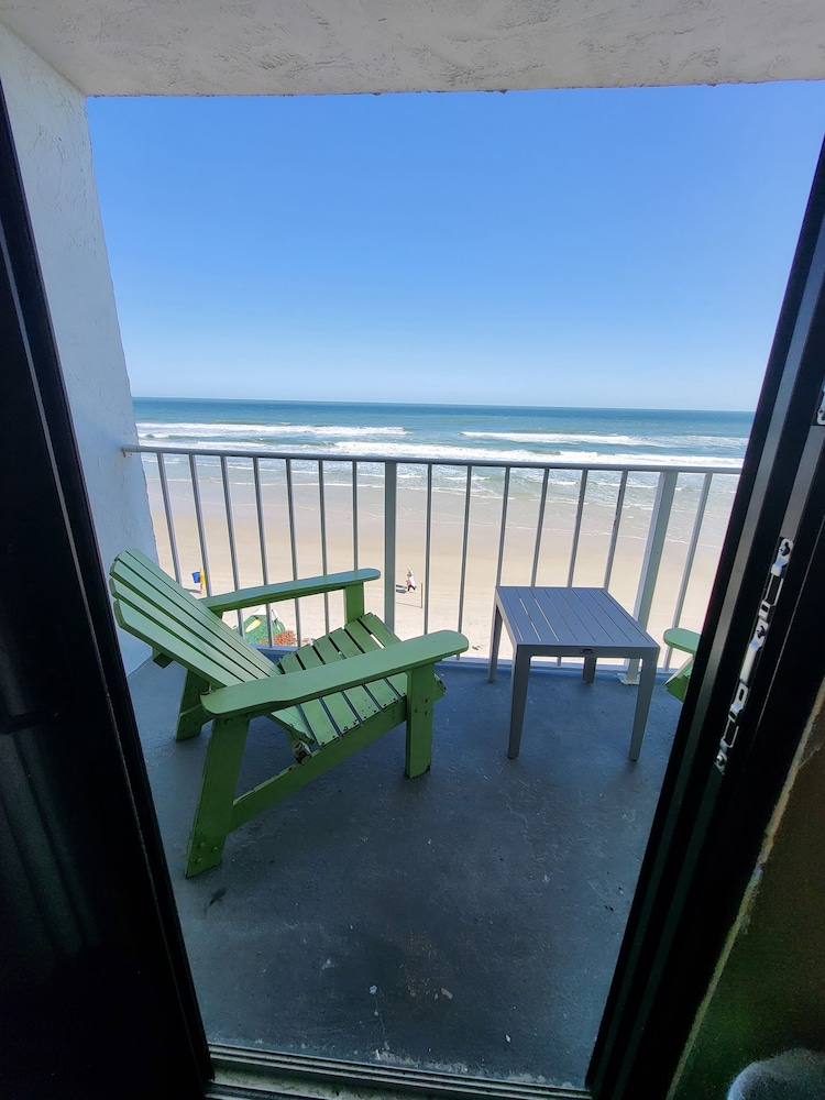 Standard Room, 1 King Bed, Kitchenette, Oceanfront - Photo 3