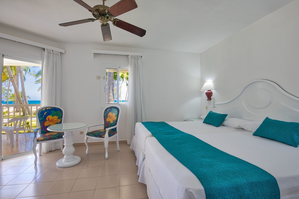 Superior Room, Oceanfront photo 1