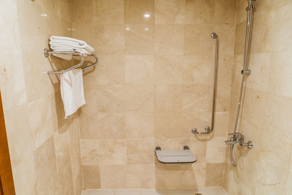 Standard Room, 1 Double Bed, Accessible - Photo 5
