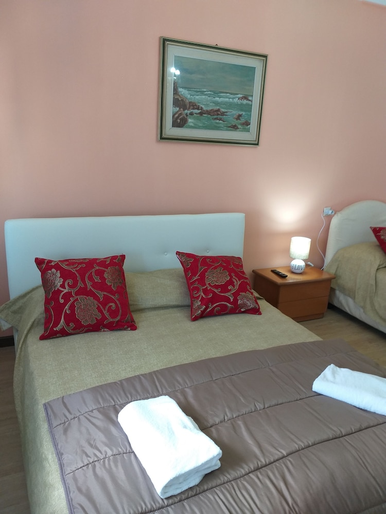 Twin Room, Shared Bathroom, City View