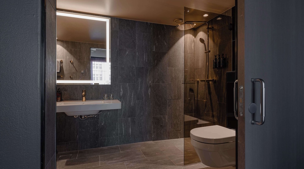 Room (Grande King Sauna) thumbnail 5