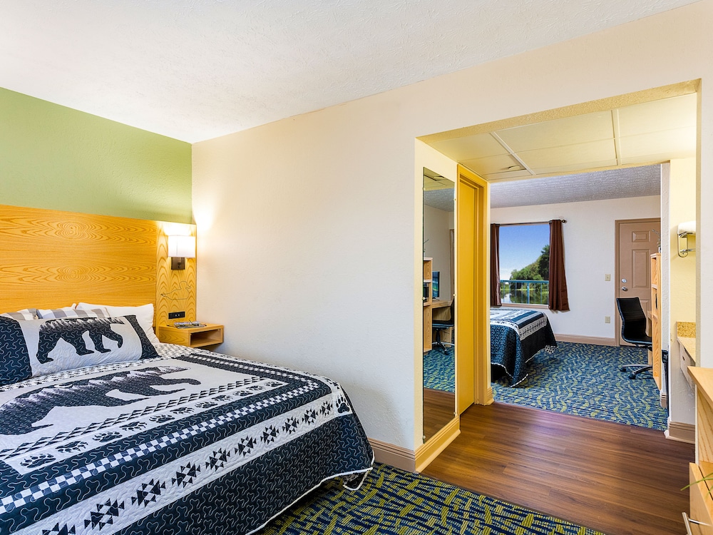 Deluxe Room, River View - Photo 1