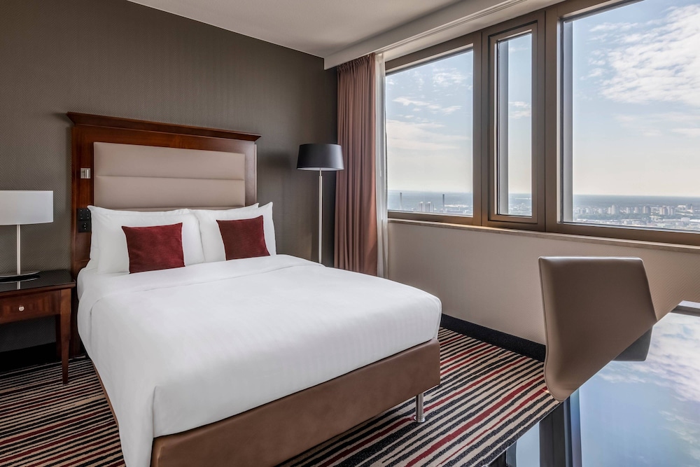 Deluxe Room, 1 Queen Bed - Photo 1