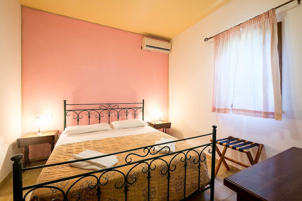 Family Cottage, 2 Bedrooms, Sea View photo 3