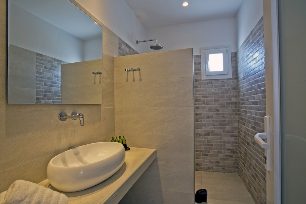 Deluxe Triple Room - Photo 7