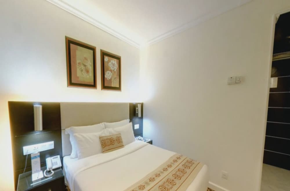 Executive Deluxe, Single Use, 1 Bedroom, Ensuite photo 2