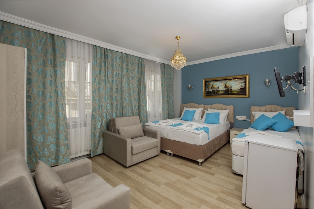 Standard Triple Room, City View photo 2