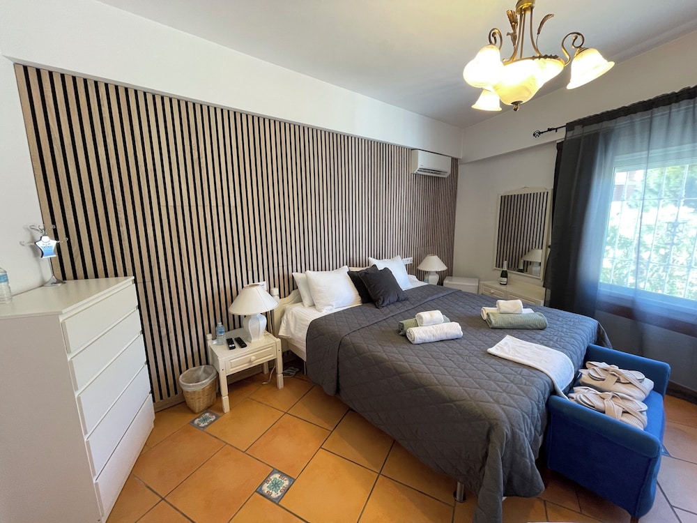 12. Habitación Queen - Habitación Doble Deluxe (2 adultos + 2 niños)