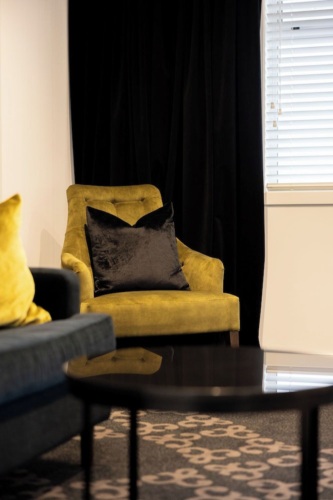 Boutique Suites - Photo 7