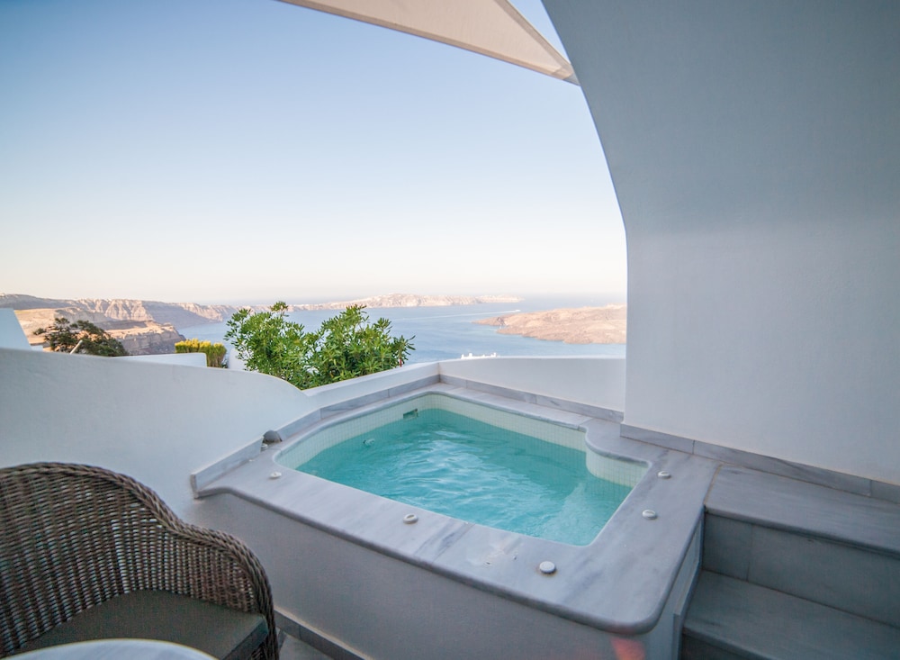 Suite, Jetted Tub - Photo 4