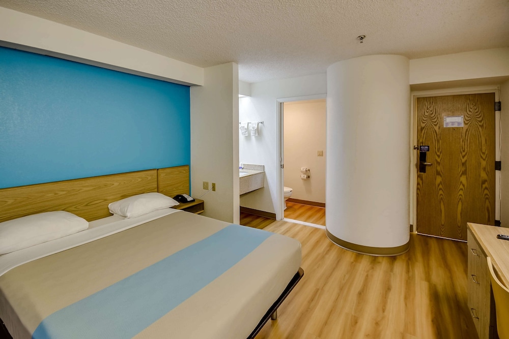 Standard Room, 2 Double Beds, Non Smoking - Photo 1