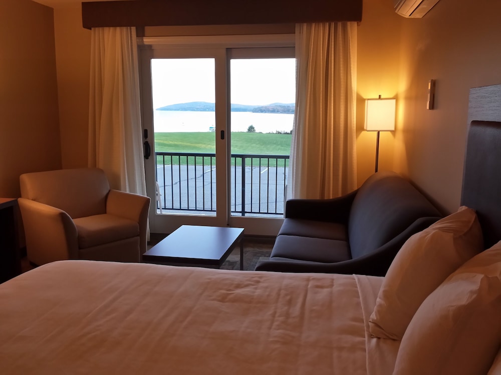 Oceanview King Junior Suite photo 3