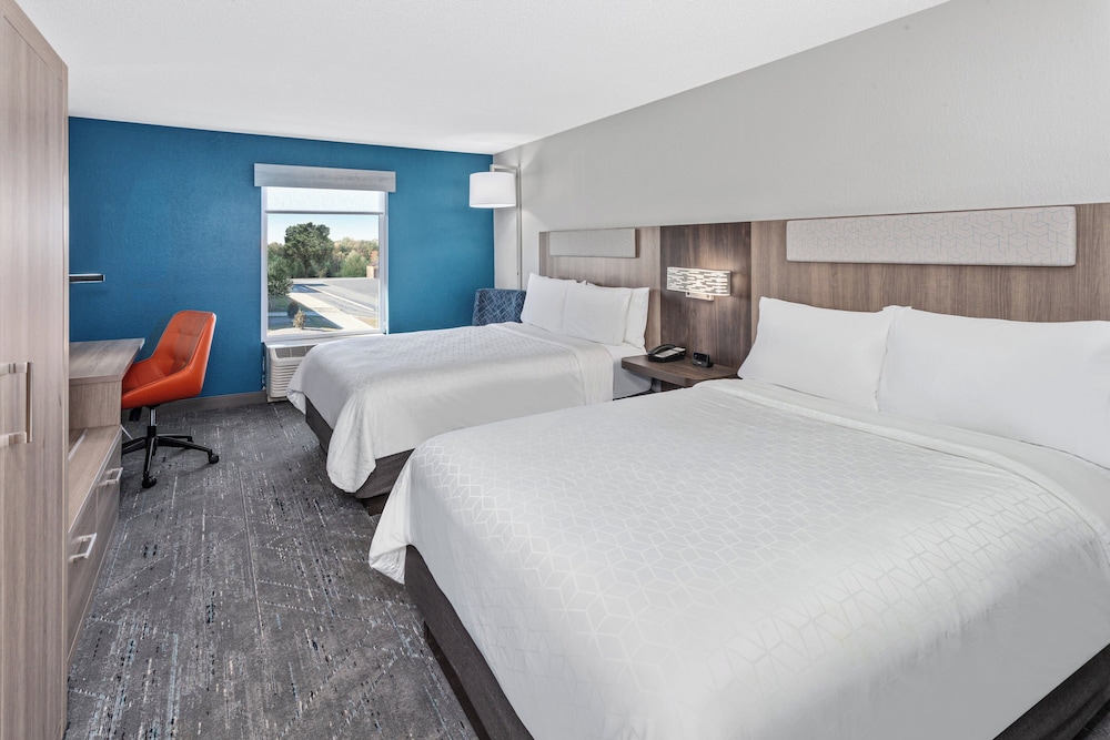 Standard Room, 2 Queen Beds - Photo 7