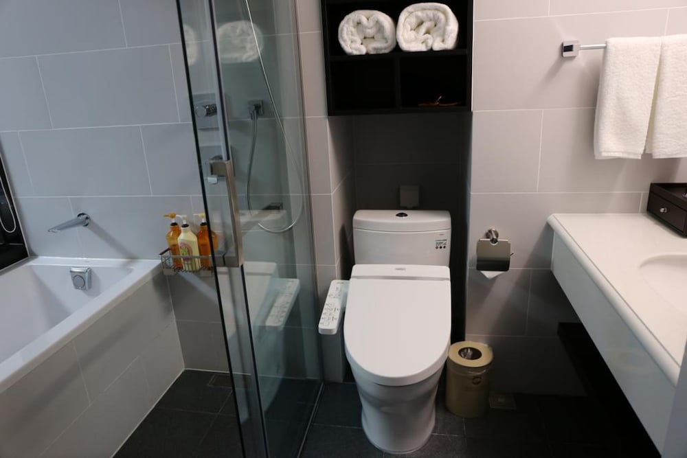 Deluxe Business Room photo 2
