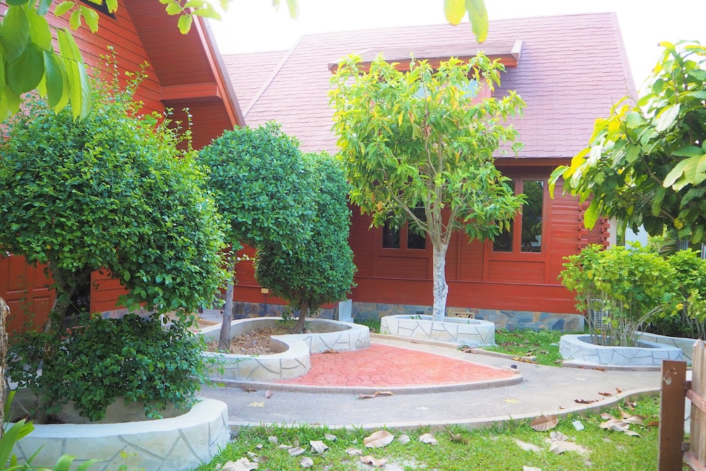Family House, 3 Bedrooms, Pool Access, Pool View photo 3