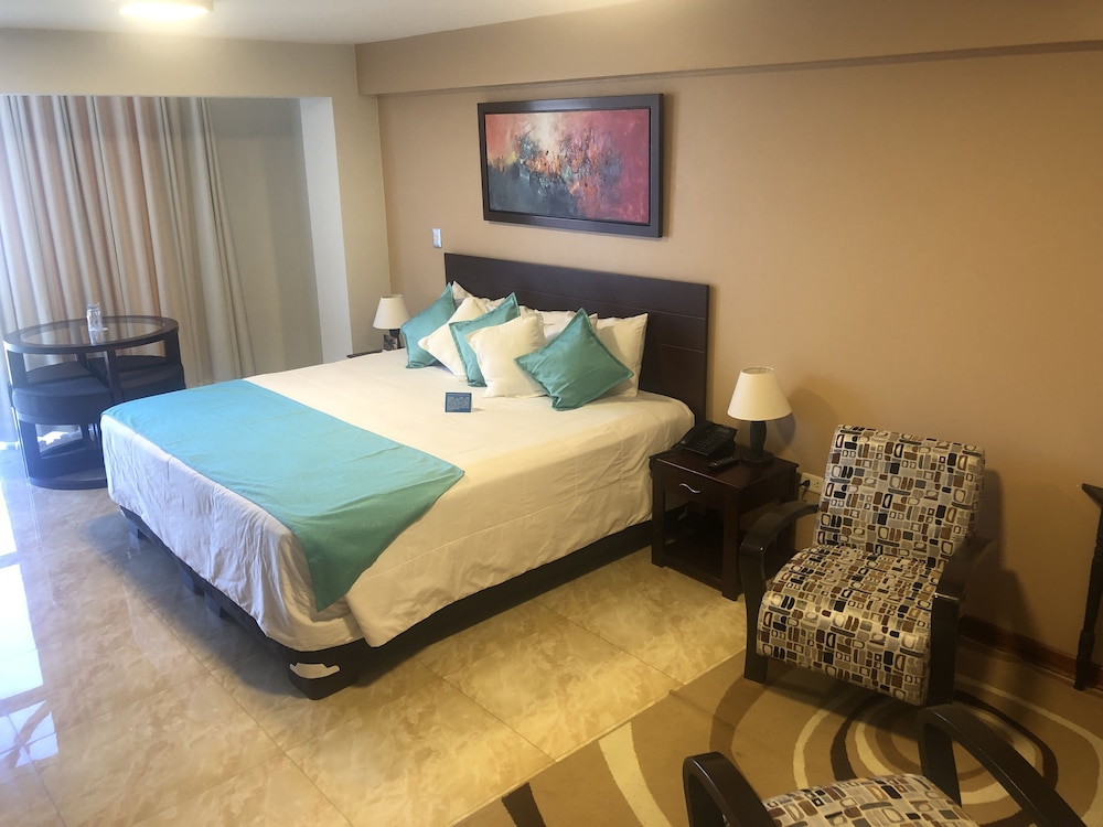 Deluxe Suite photo 2
