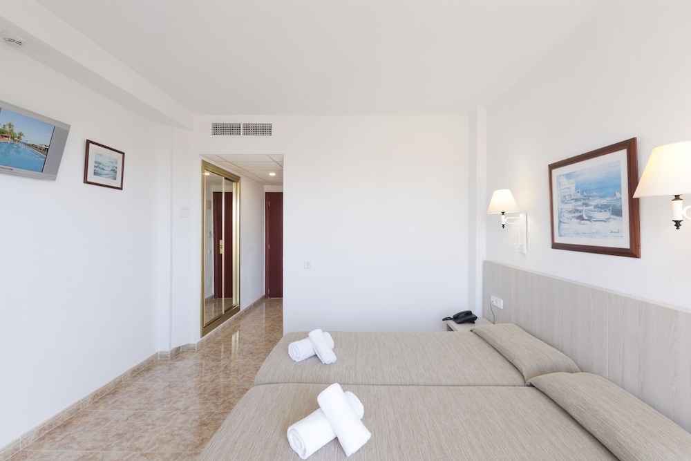 Double Room, Balcony (Short Stay) photo 3