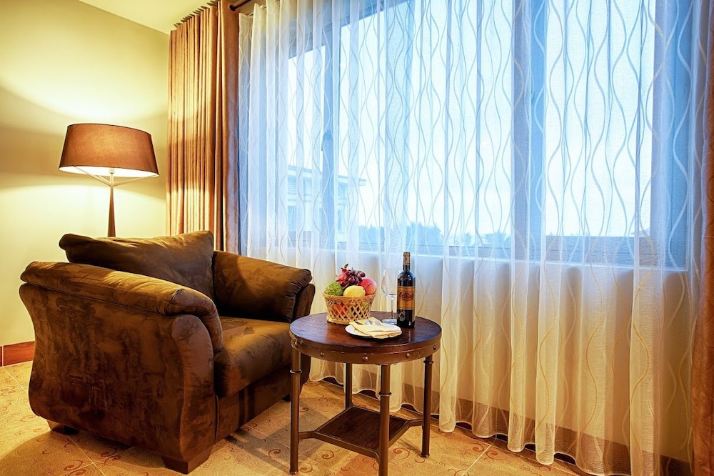 Ocean Premier Room King Suite photo 3