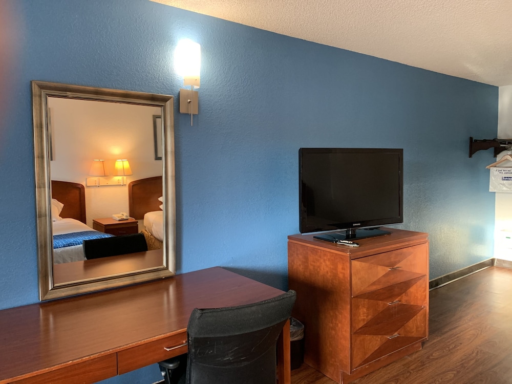 Room, 1 Double Bed, Accessible, Smoking photo 2