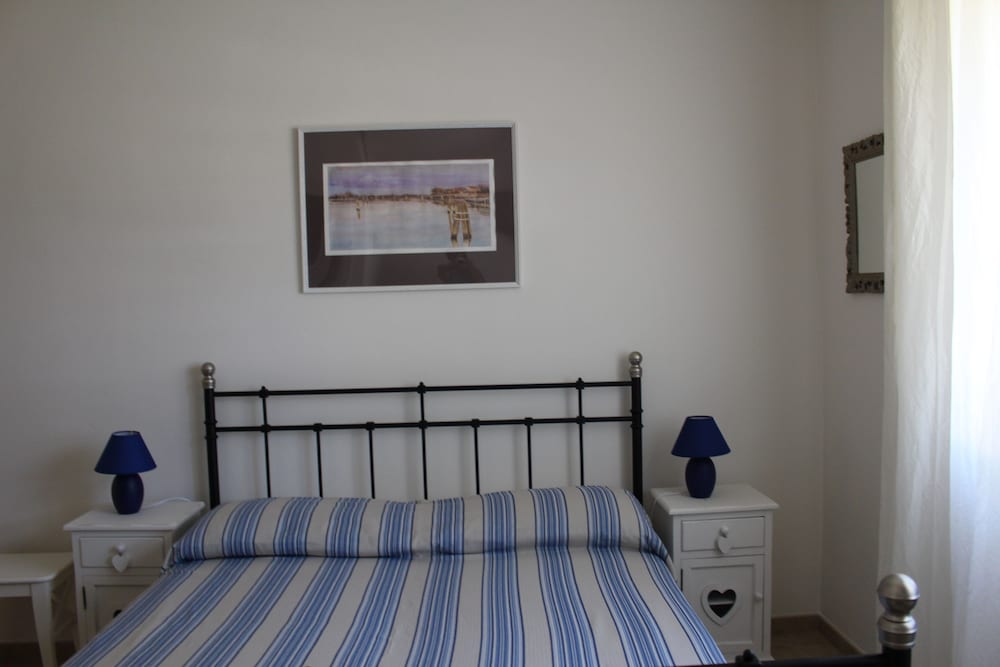 Double Room, 1 Queen Bed, Non Smoking, Garden View photo 2