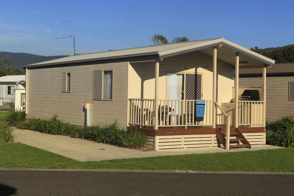 2 Bedroom Deluxe 6 Berth Cabin photo 2