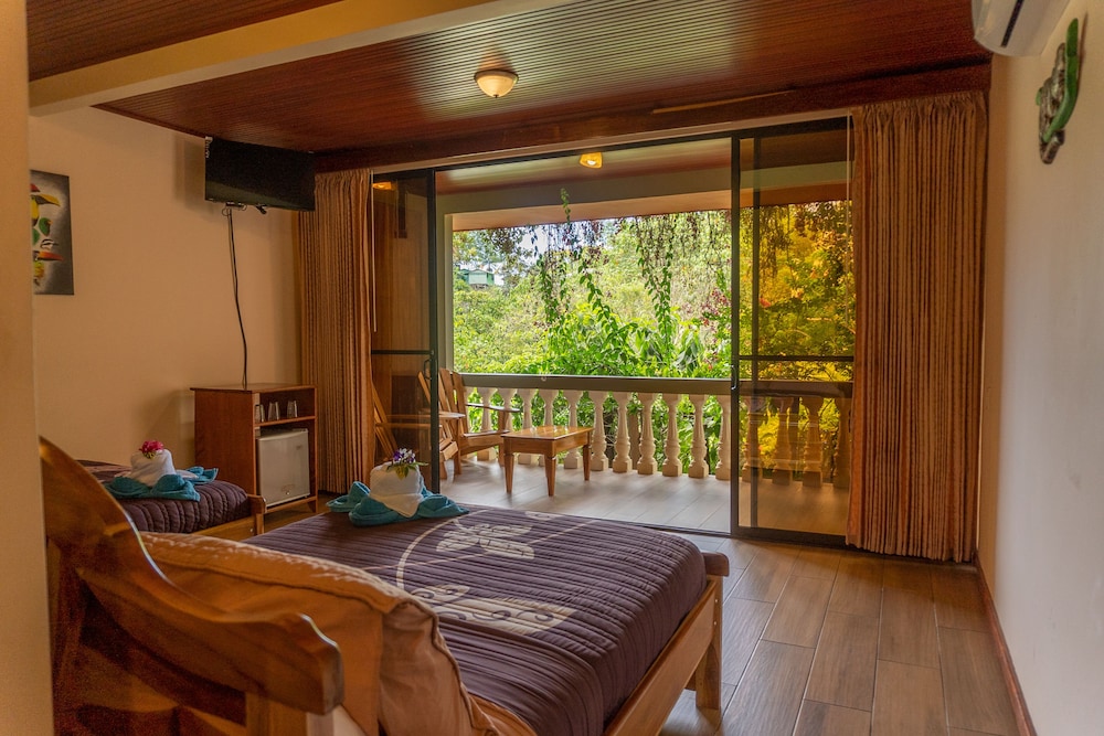Quadruple Room, 2 Queen Beds (Habitaciones 5 y 6)