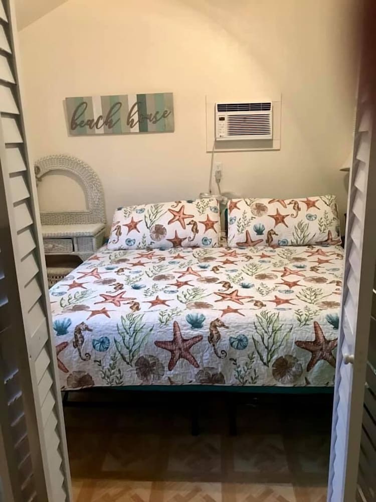 Basic Cabin, 1 Bedroom (Shark Tank) photo 1
