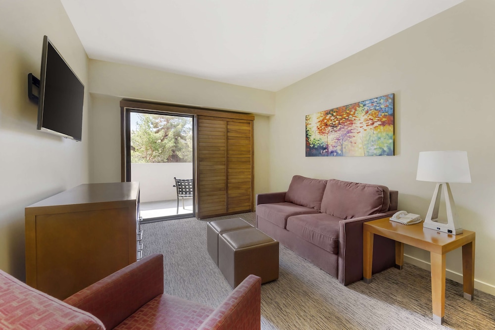 2 Bedroom 1 King 1 Queen Suite Accessible Tub - Photo 1