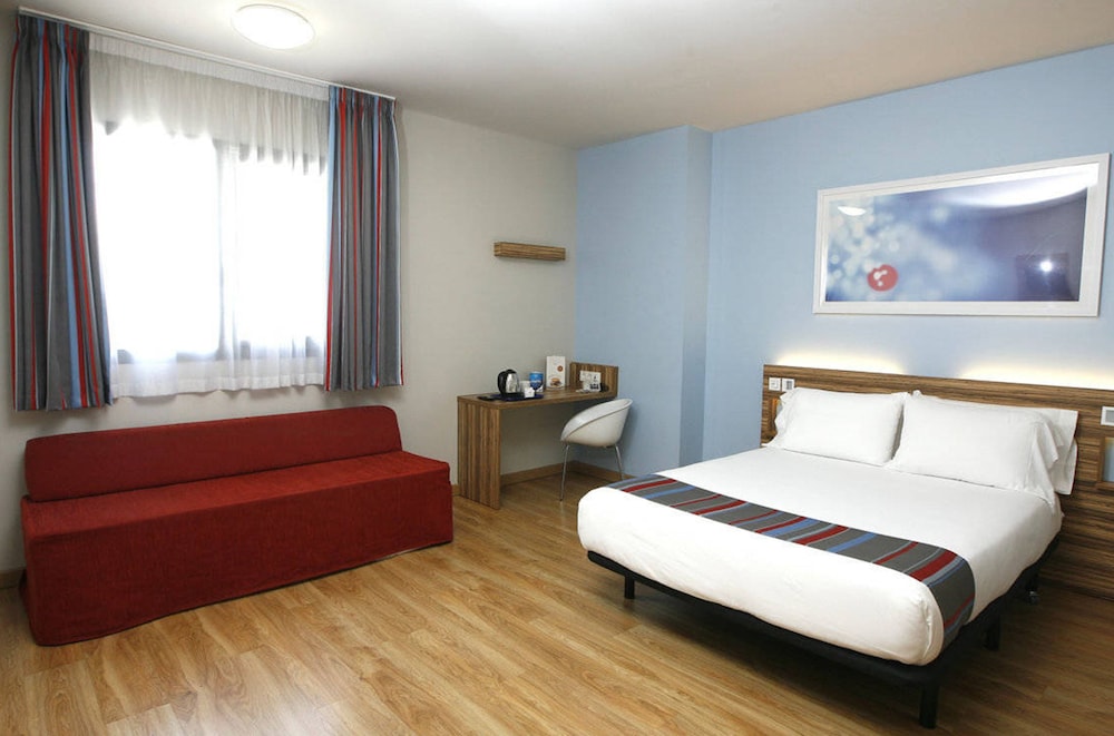 Triple Room (Minimum 3 people occupancy)
