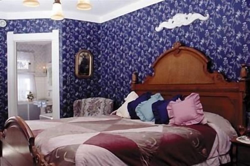 Standard Suite, 1 King Bed, Fireplace (Master Suite) photo 1