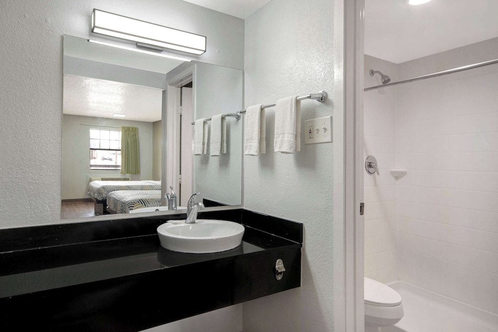 Standard Room, 2 Queen Beds, Non Smoking, Kitchen - Photo 6