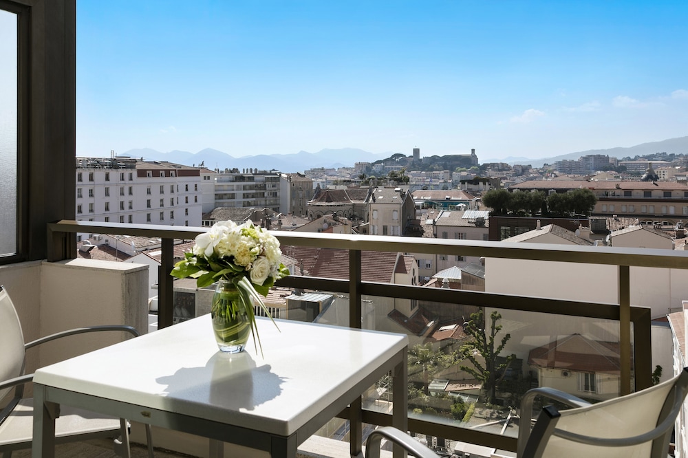 Prestige Junior Suite, City View, Terrace
