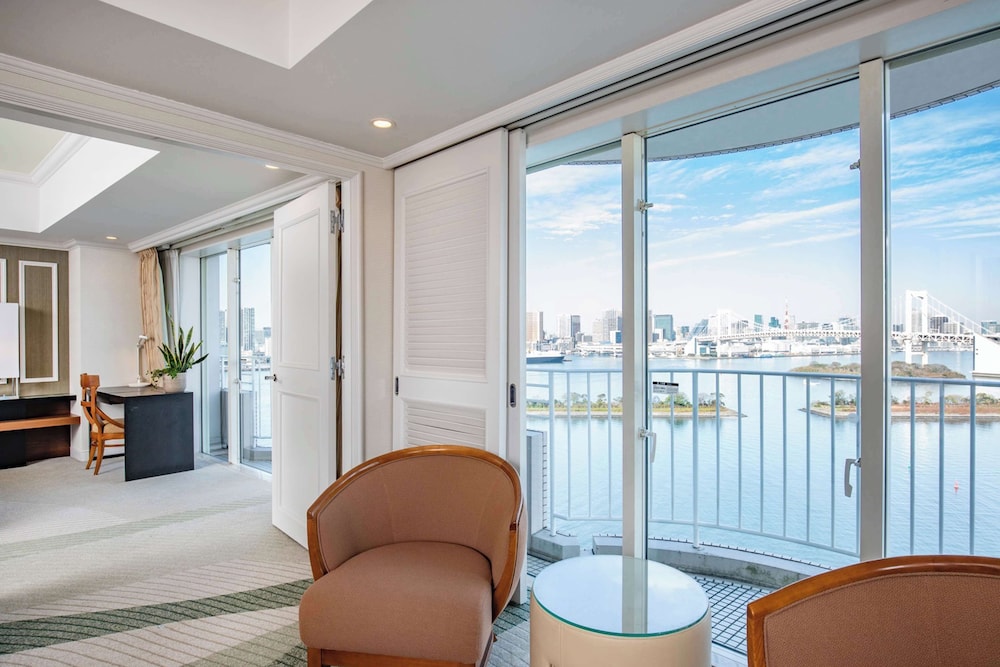 Twin Deluxe Terrace Suite – Non-Smoking – 80sqm – Terrace with Whirlpool – Reinbow bridge and Tokyo