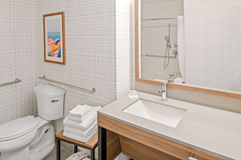 Studio, 1 King Bed, Accessible, Bathtub (Mobility) - Photo 12