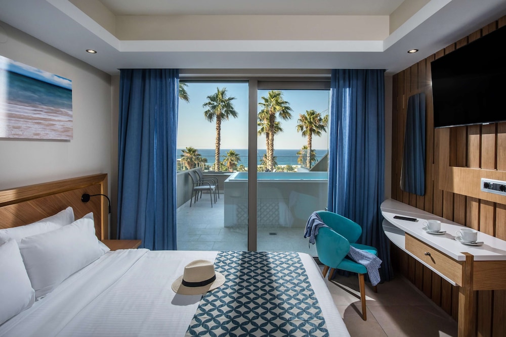Suite with Outdoor Whirlpool (5 persons) - Photo 1