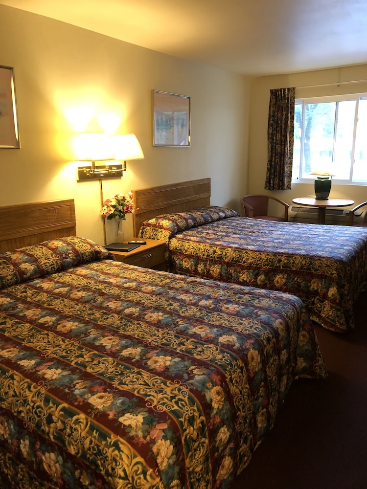 Standard Room, 2 Queen Beds, Non Smoking