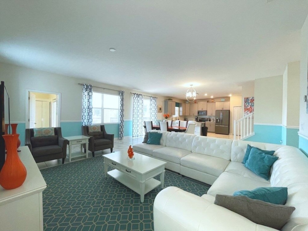 House, 6 Bedrooms