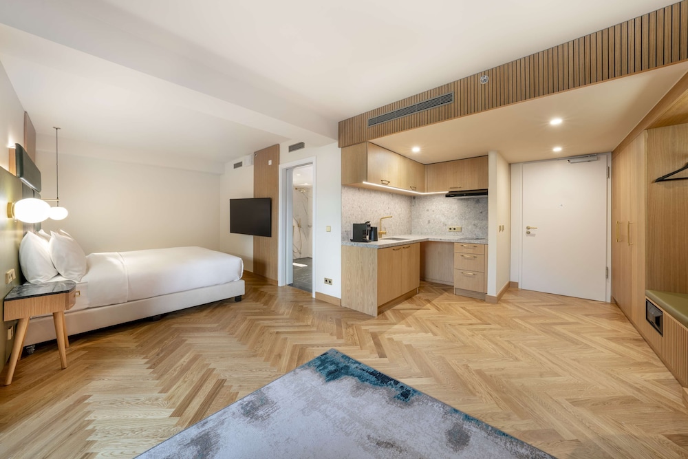 Executive Studio, 1 King Bed (Lounge Access)