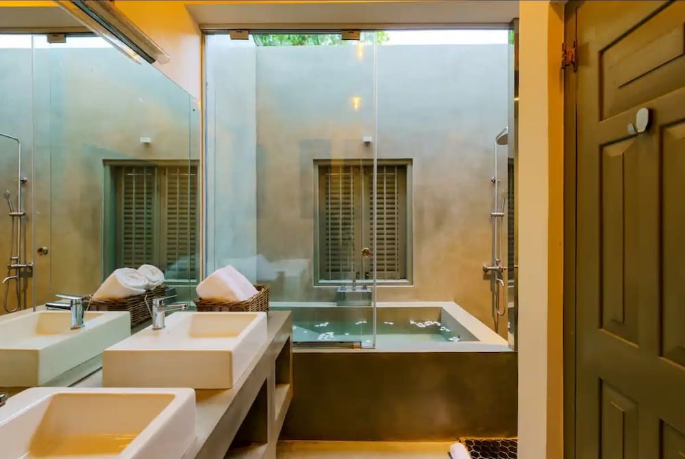 Grand Suite, 1 Bedroom, Kitchenette, Poolside photo 3