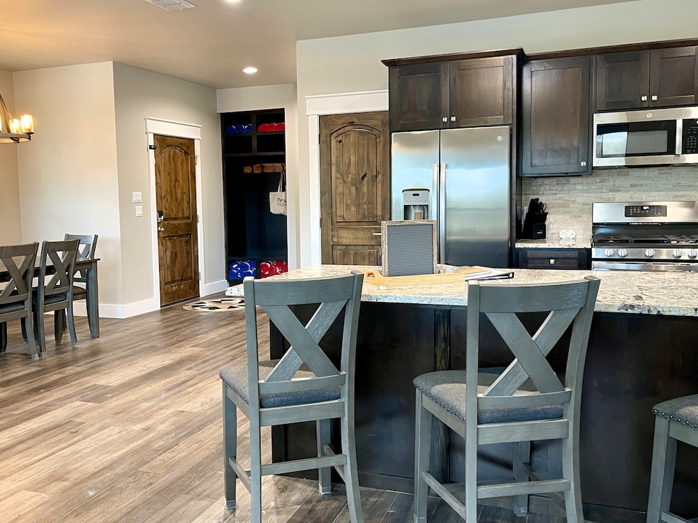 Luxury House, 4 Bedrooms, Patio, Lake View (Villa 608) photo 2