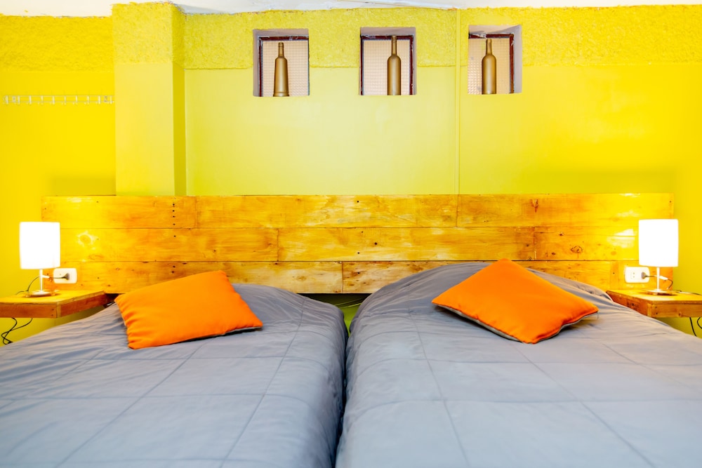 Double Room, 2 Twin Beds, Shared Bathroom photo 3