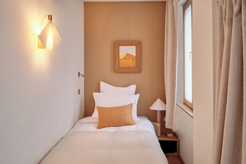 Business Room photo 2