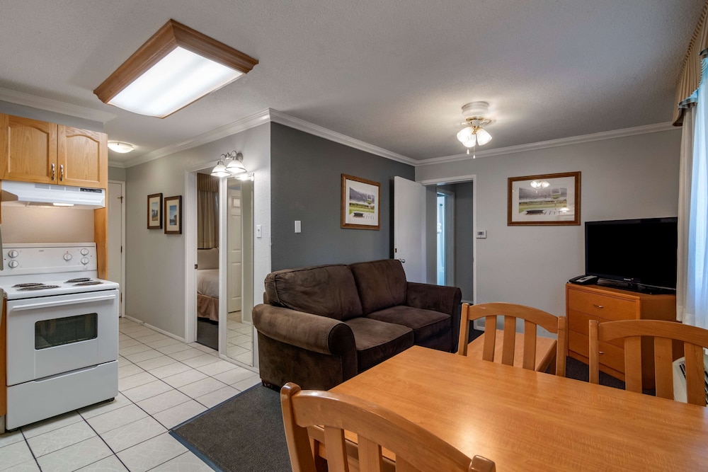 Suite, Multiple Beds, Non Smoking, Kitchen (with Sofabed) photo 1