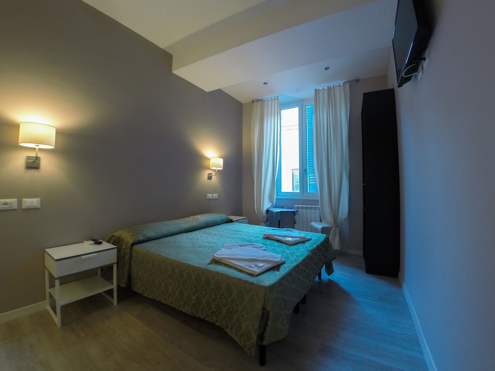 Double or Twin Room, Shared Bathroom