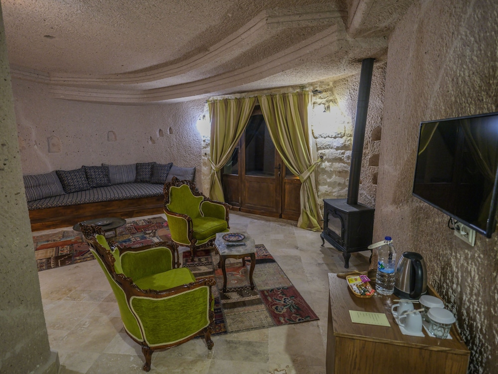 Honeymoon Suite photo 3