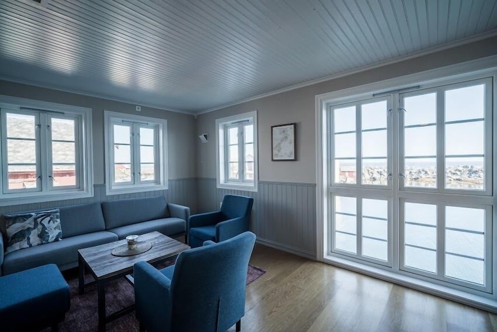 1 Bedroom apartment with sleeping alcove photo 2