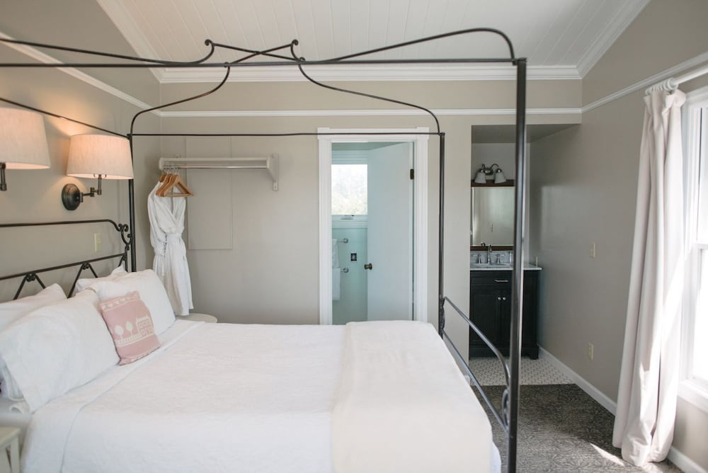 Room, 1 Queen Bed (View)